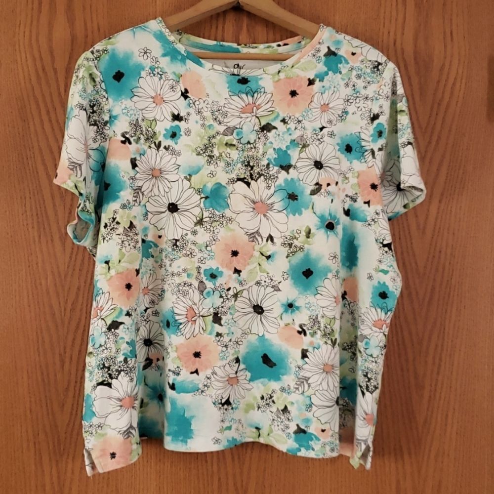 Very Nice Studio Works Woman Floral Top Sz 2X